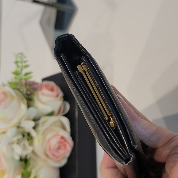 Authentic Gucci patent kisslock compact wallet - Picture 4 of 11